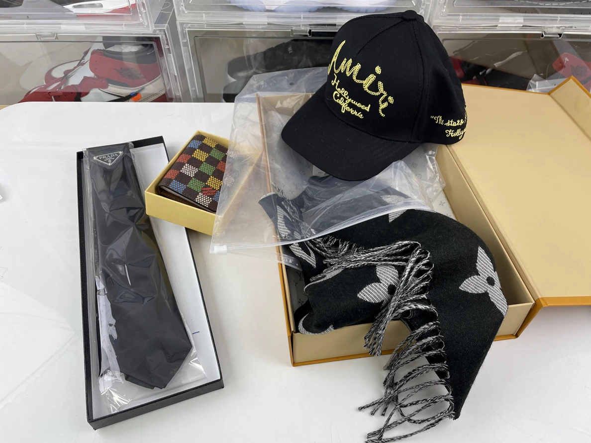 NewStyle 4174 scarf,  Necktie, wallet photos (prices in the description) 39