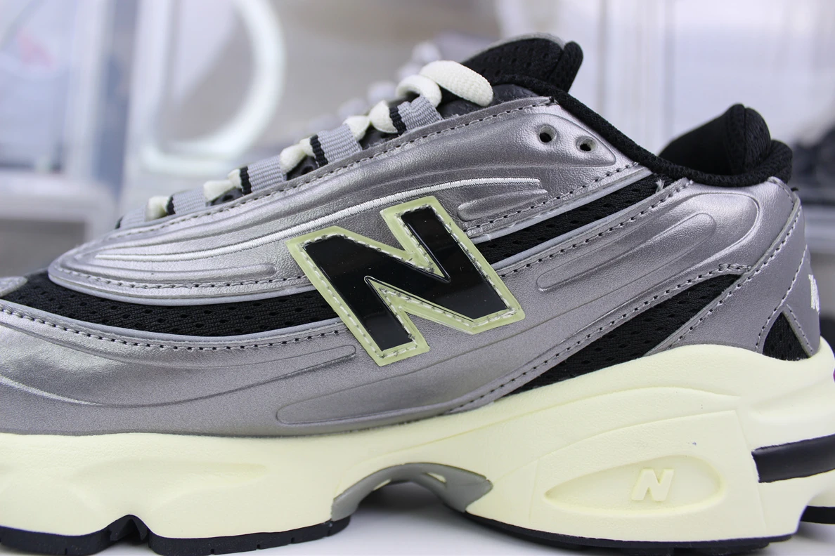 NewStyle 7939 The New Balance 1000 “Silver Metallic” Releases On April 24th 3595