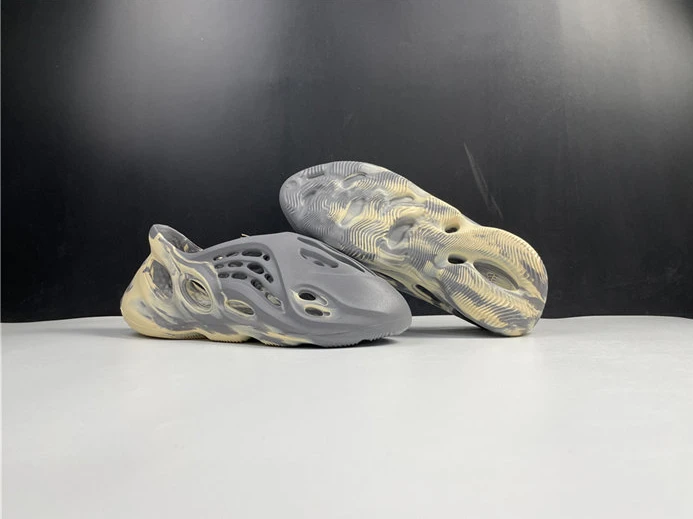 NewStyle ADIDAS YEEZY Foam RNNR MXT Moon Gray  GV7904 2876