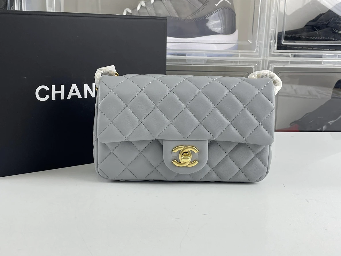 NewStyle Chanel Grey mini bag with gold ball (13 x 20 x 7 cm) 243