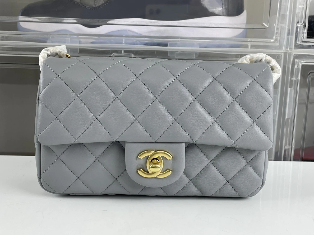 NewStyle Chanel Grey mini bag with gold ball (13 x 20 x 7 cm) 243