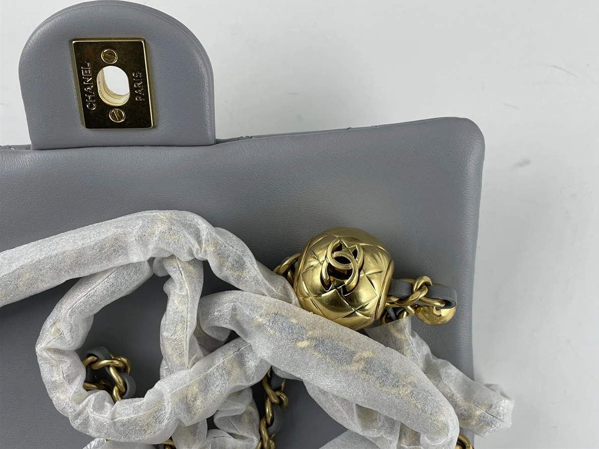 NewStyle Chanel Grey mini bag with gold ball (13 x 20 x 7 cm) 243