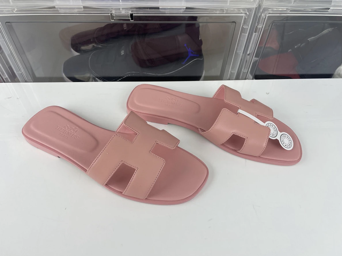 NewStyle H brand Pink smooth leather slippers 118