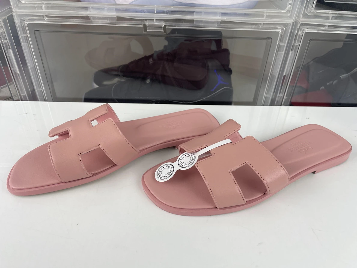 NewStyle H brand Pink smooth leather slippers 118