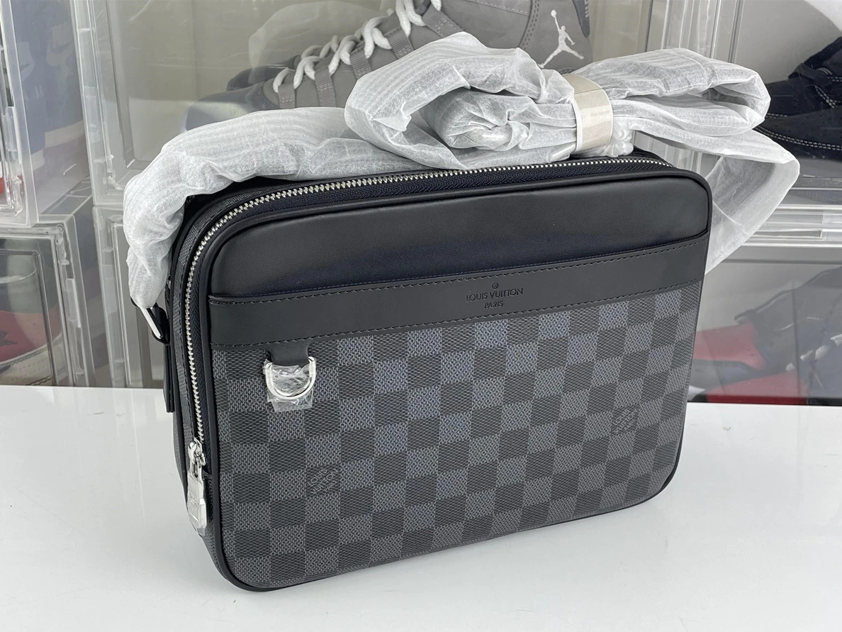 NewStyle LV Black trocadero NM postal bag ( 29 x 21 x 8 cm) 242
