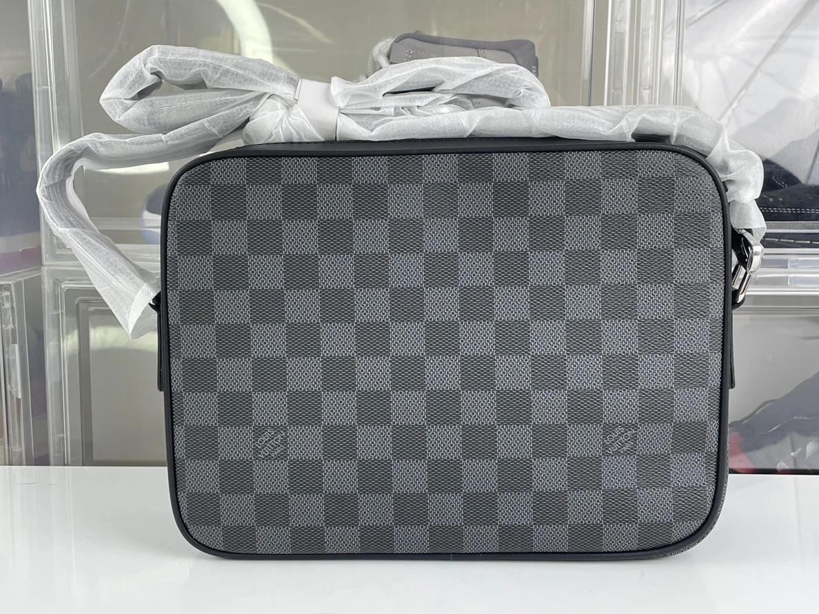 NewStyle LV Black trocadero NM postal bag ( 29 x 21 x 8 cm) 242