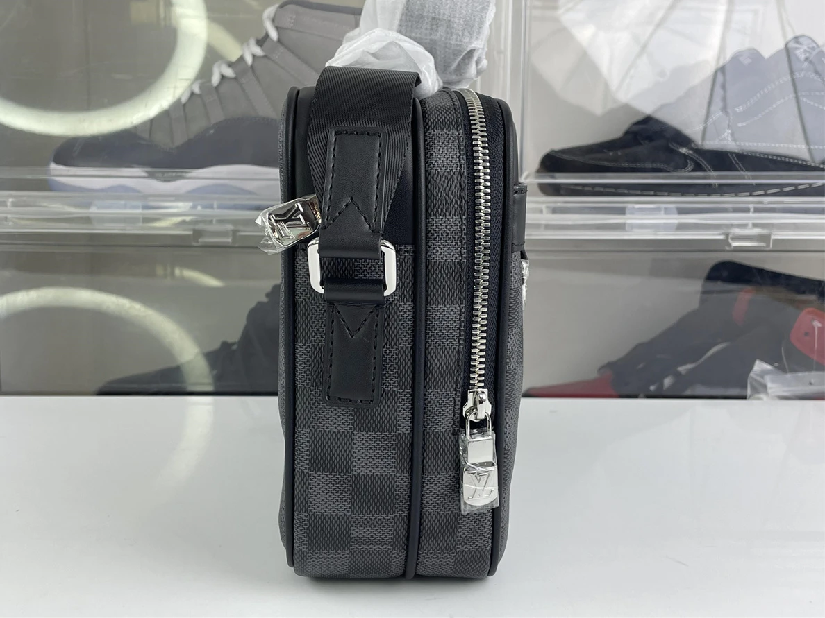 NewStyle LV Black trocadero NM postal bag ( 29 x 21 x 8 cm) 242