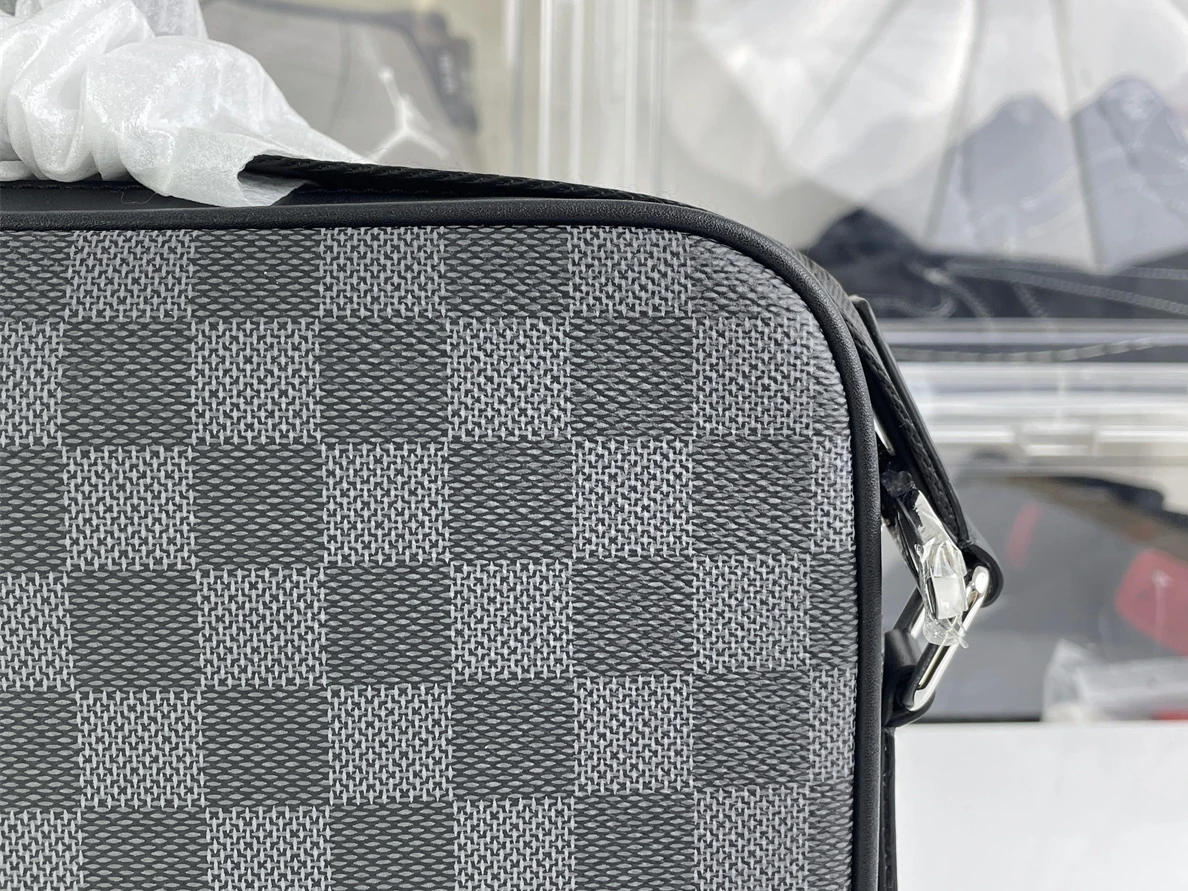 NewStyle LV Black trocadero NM postal bag ( 29 x 21 x 8 cm) 242