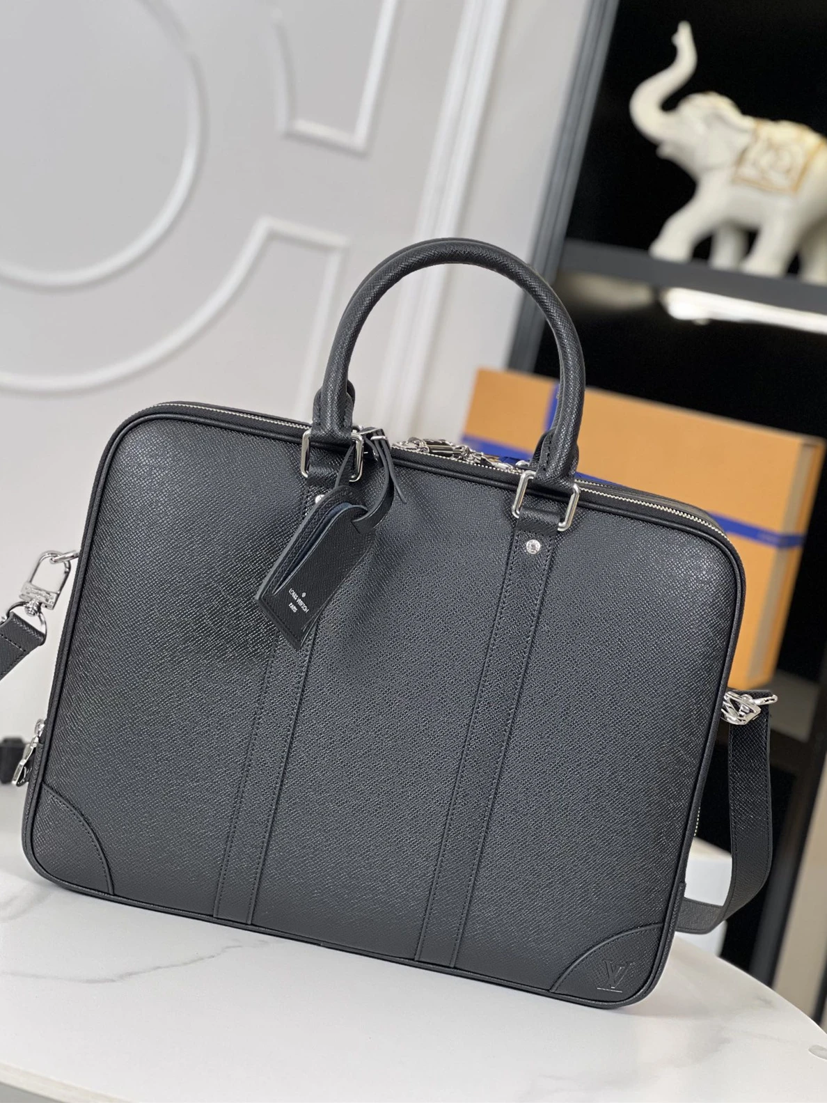 NewStyle LV mens Black handling bag, M30967 (40x29x9cm) 178