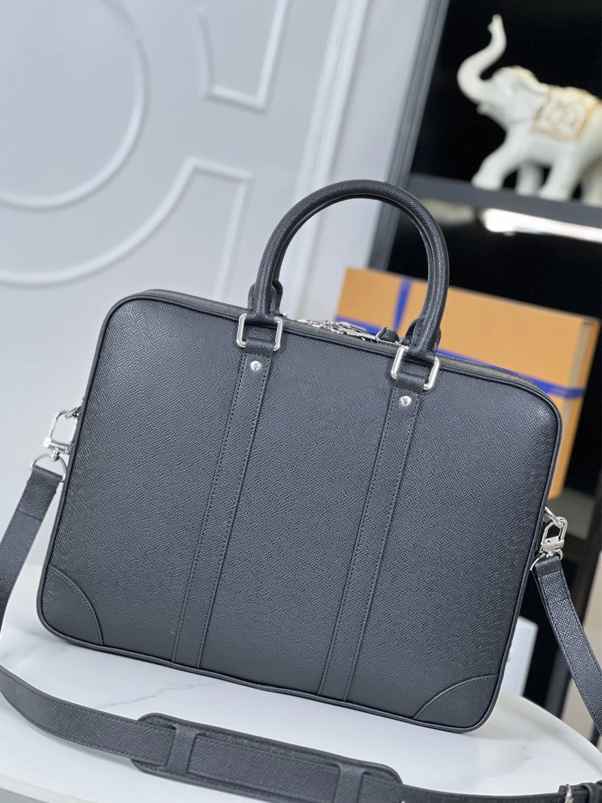 NewStyle LV mens Black handling bag, M30967 (40x29x9cm) 178