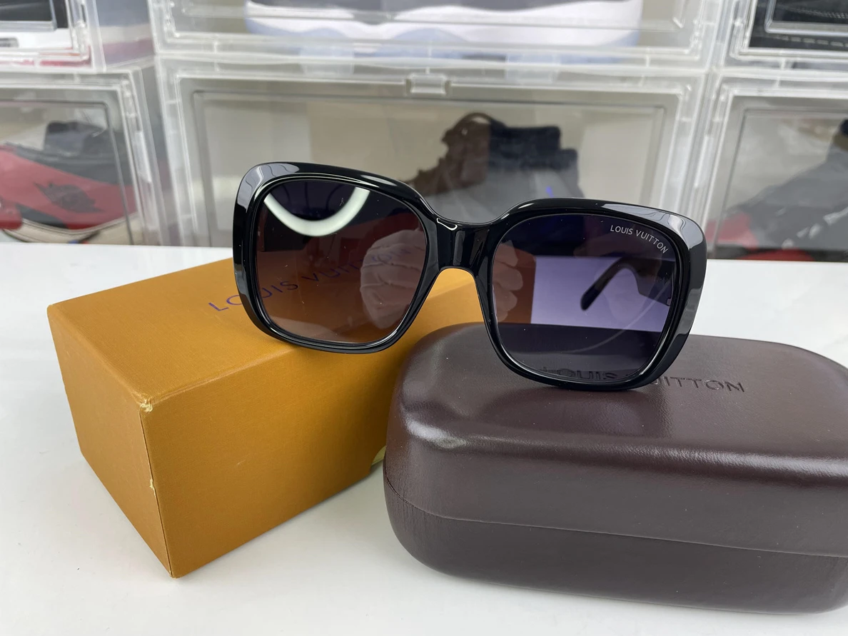 NewStyle Louis Vuitton Ladies Sunglasses 370