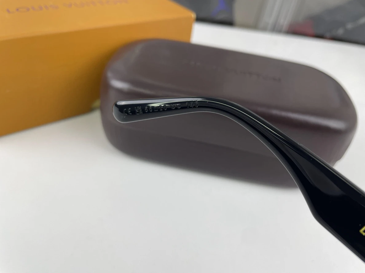 NewStyle Louis Vuitton Ladies Sunglasses 370