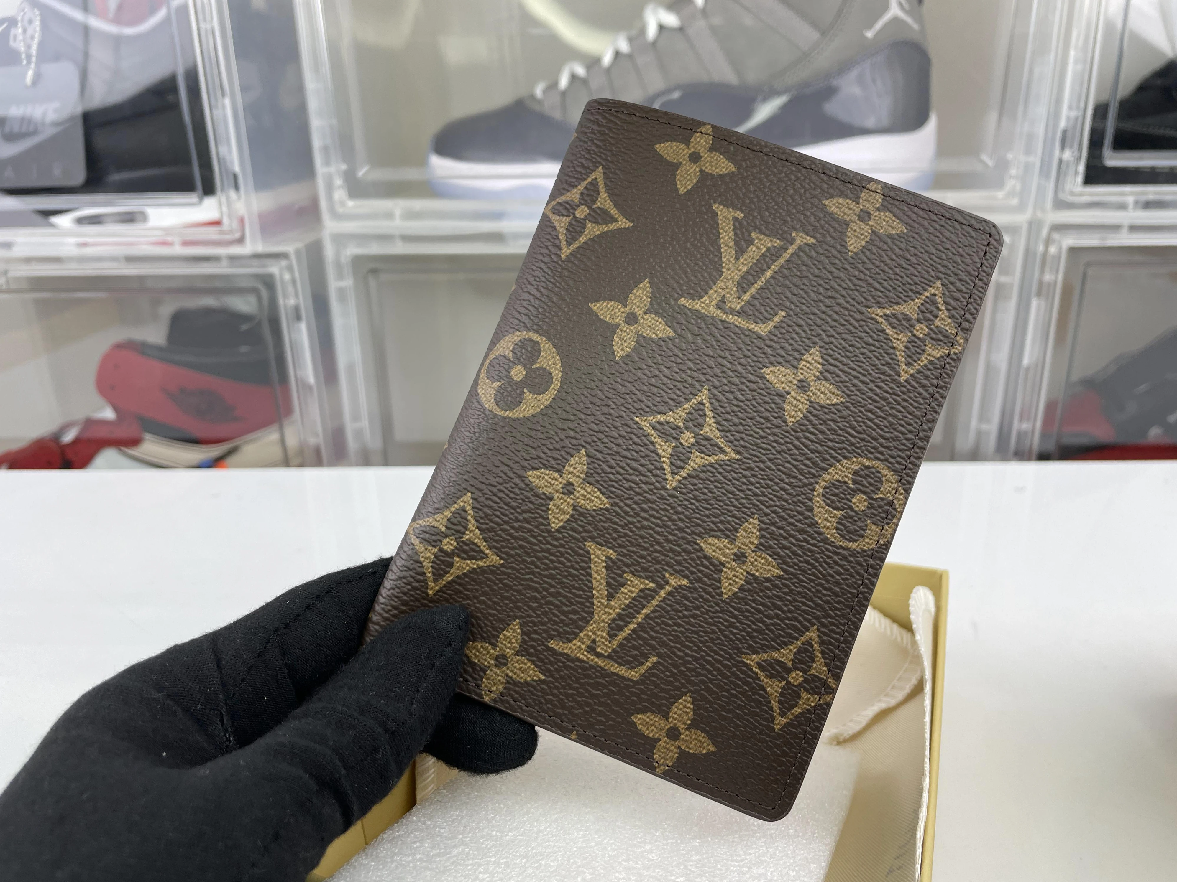 NewStyle Louis Vuitton Passport Cover Classic Style or Paris Tower (price for 1 pcs) 378