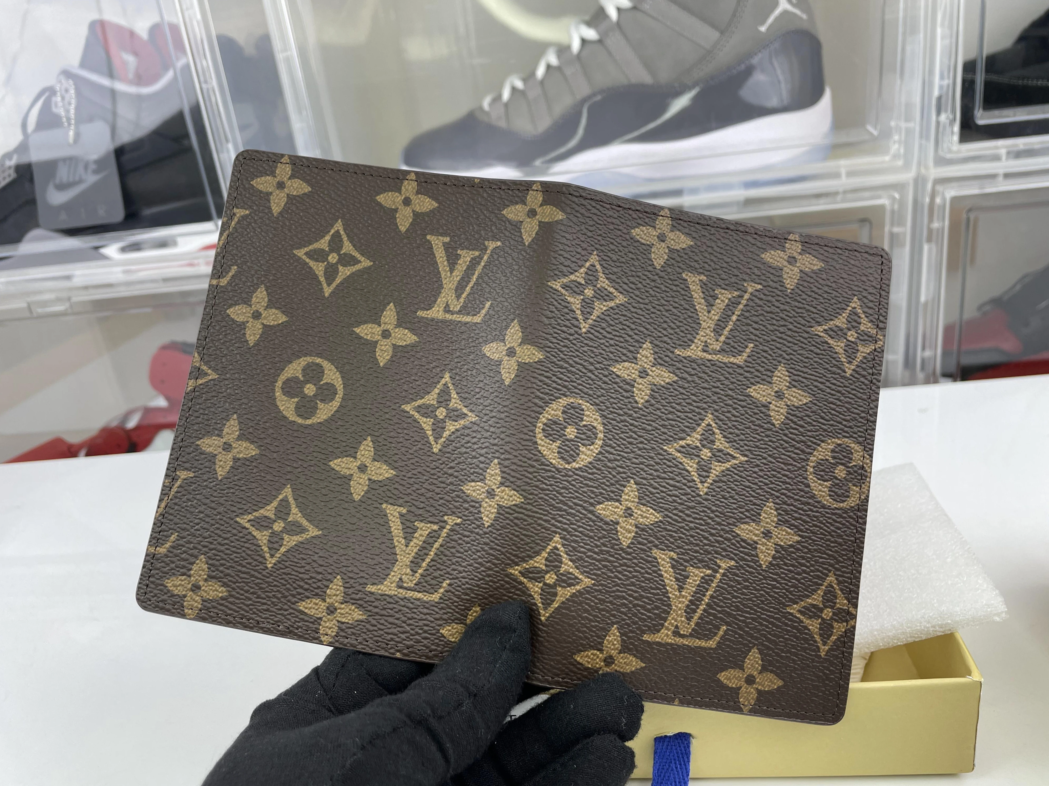 NewStyle Louis Vuitton Passport Cover Classic Style or Paris Tower (price for 1 pcs) 378