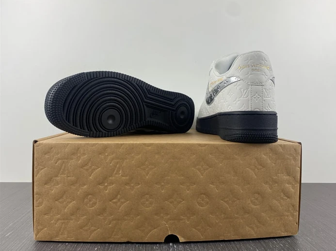 Nike Air Force 1 White Black UrbanStyle 2416