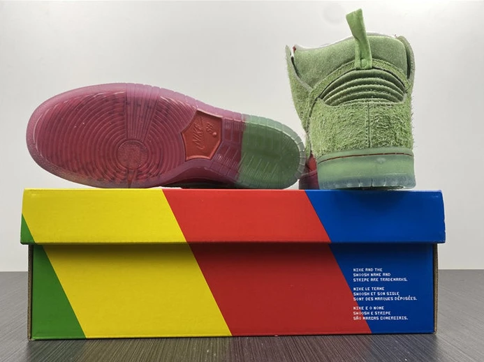 Nike SB Dunk High Strawberry Cough CW7093-600 Popular 2049