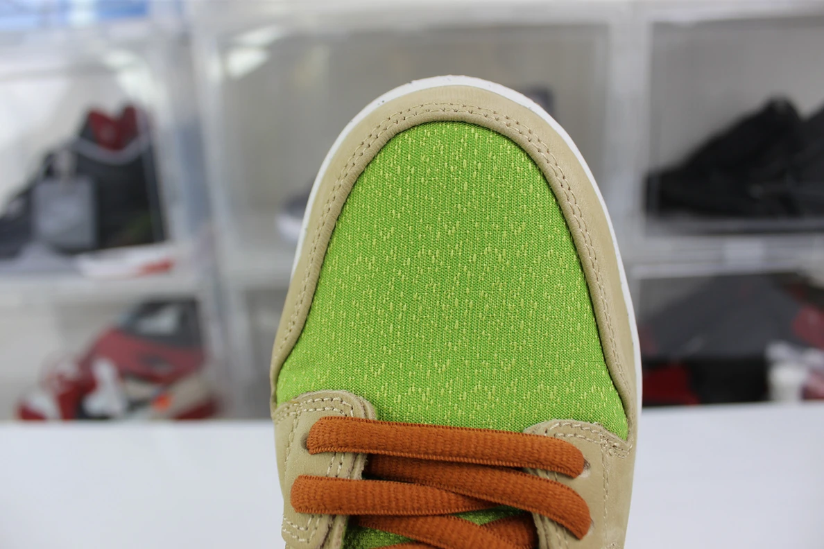 Nike SB Dunk Low “Escargot” ModernLook 1713