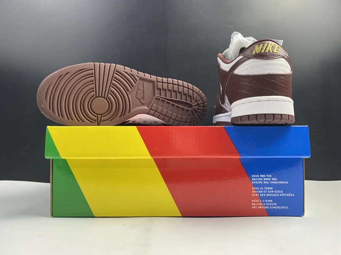 Nike SB Dunk Low Supreme Stars Barkroot Brown DH3228-103 UrbanStyle 2089