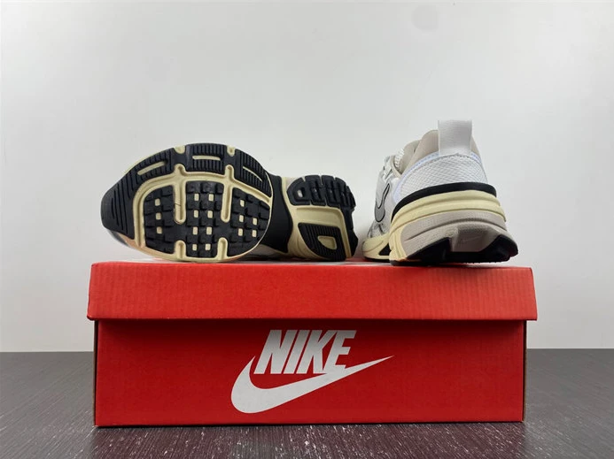 Nike V2K Run Summit White Metallic Silver FD0736-100 GoodFit 2755
