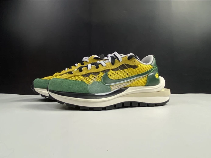 Nike Vaporwaffle sacai Tour Yellow Stadium Green ModernLook 2716