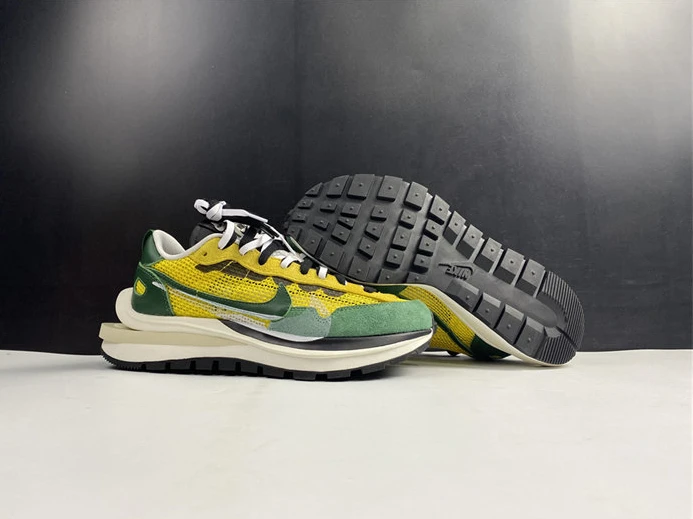 Nike Vaporwaffle sacai Tour Yellow Stadium Green ModernLook 2716