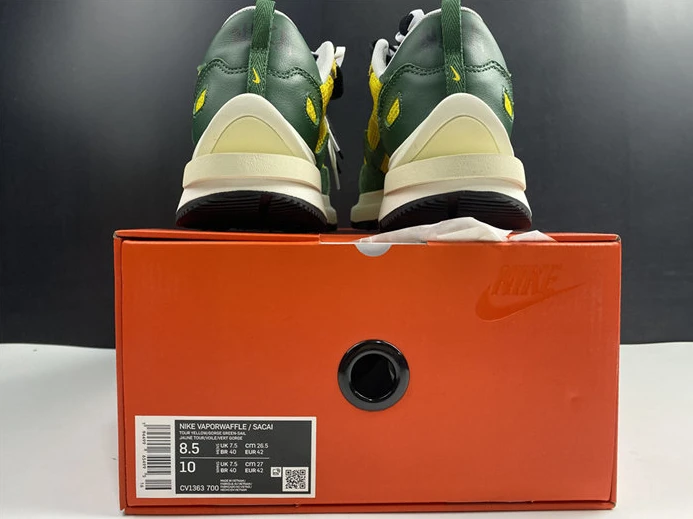 Nike Vaporwaffle sacai Tour Yellow Stadium Green ModernLook 2716