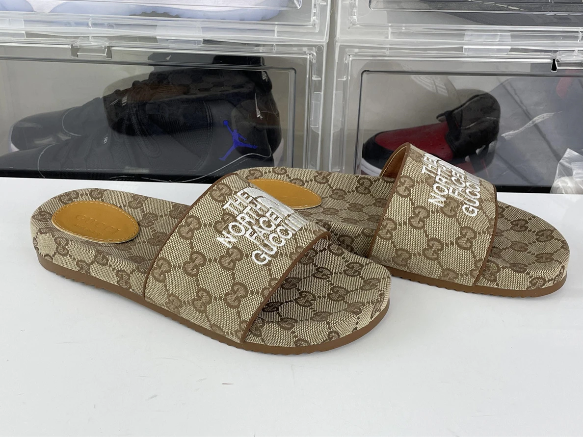 North Face X GUCCI Brown color slipper Trendy 89