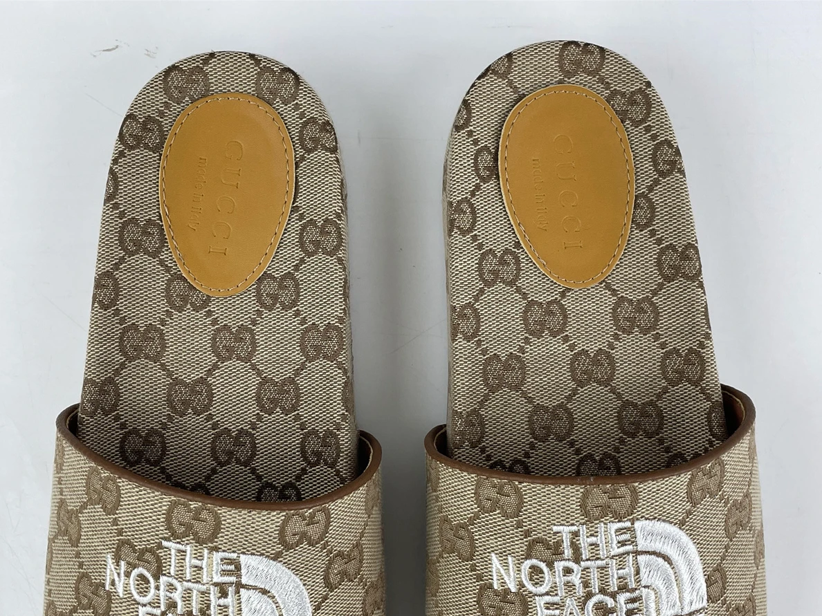 North Face X GUCCI Brown color slipper Trendy 89