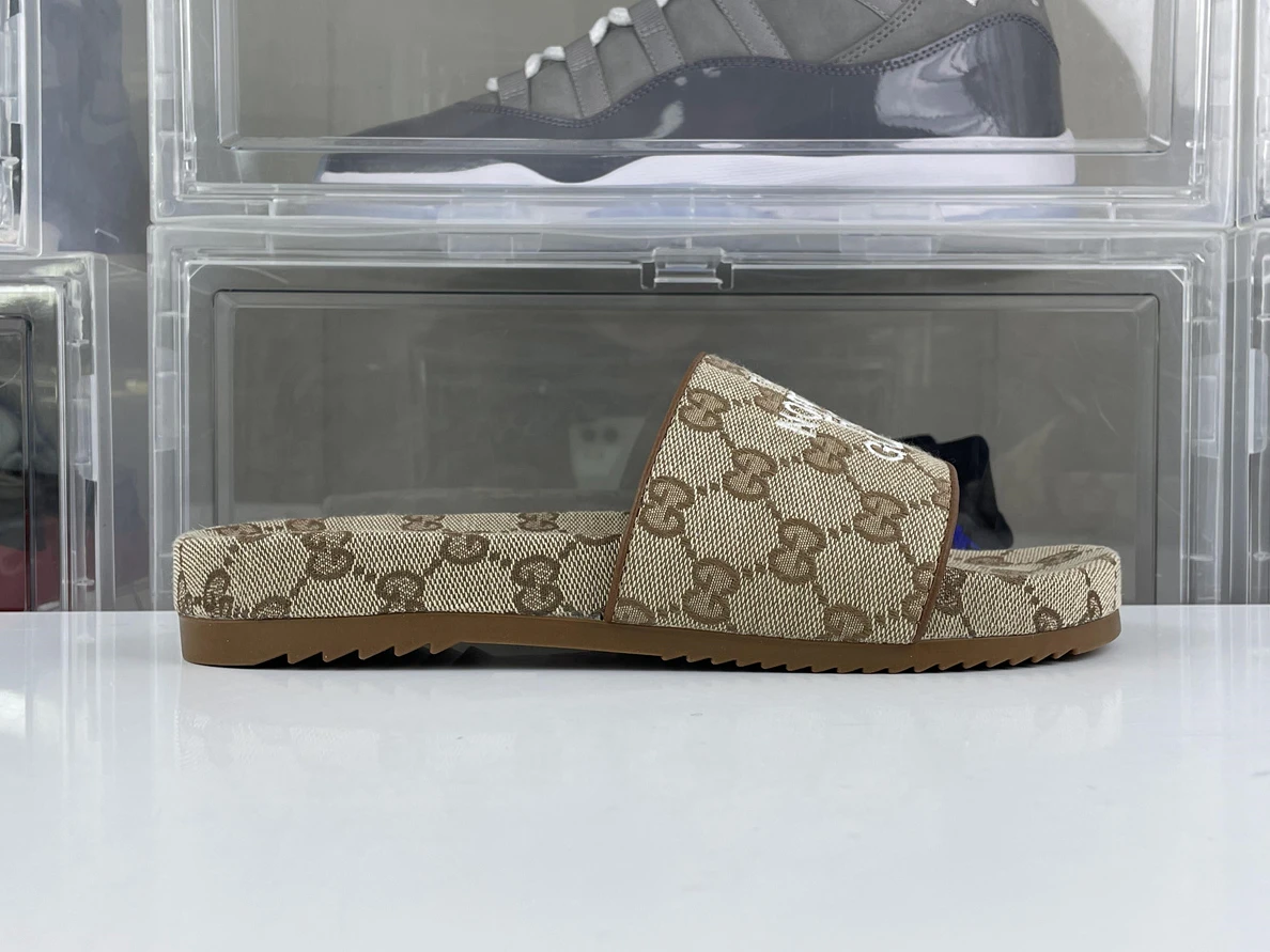 North Face X GUCCI Brown color slipper Trendy 89