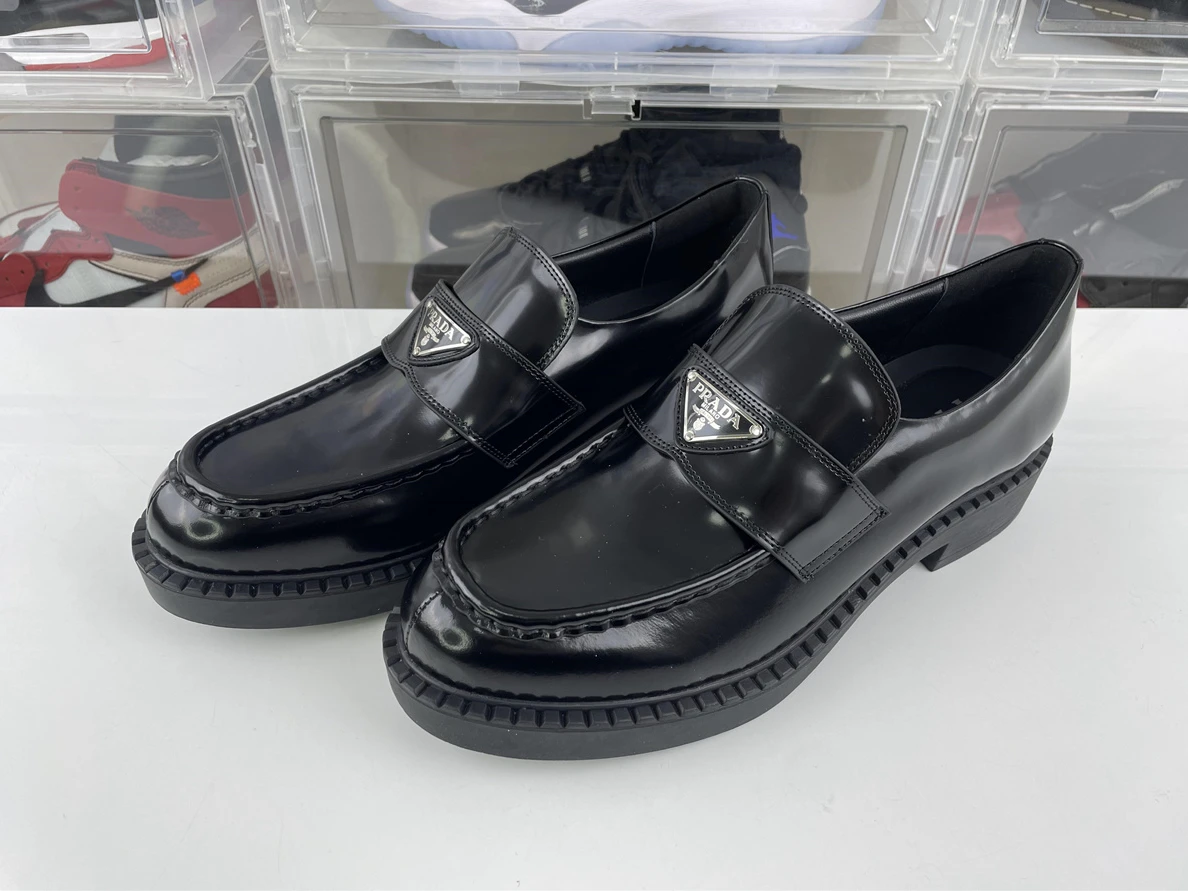PRADA Black shoes for Unisex Popular 3566