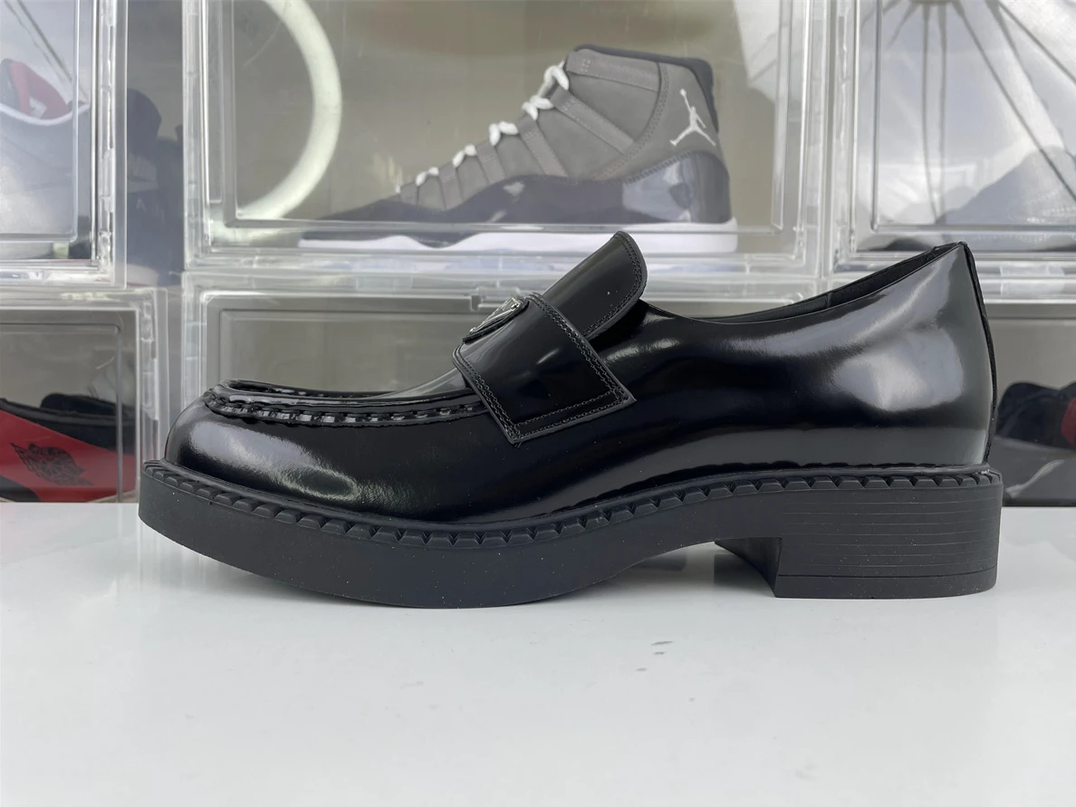 PRADA Black shoes for Unisex Popular 3566