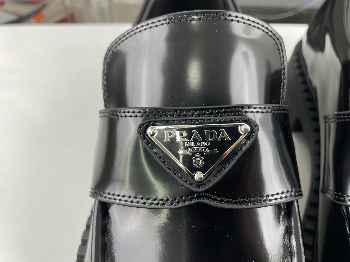 PRADA Black shoes for Unisex Popular 3566