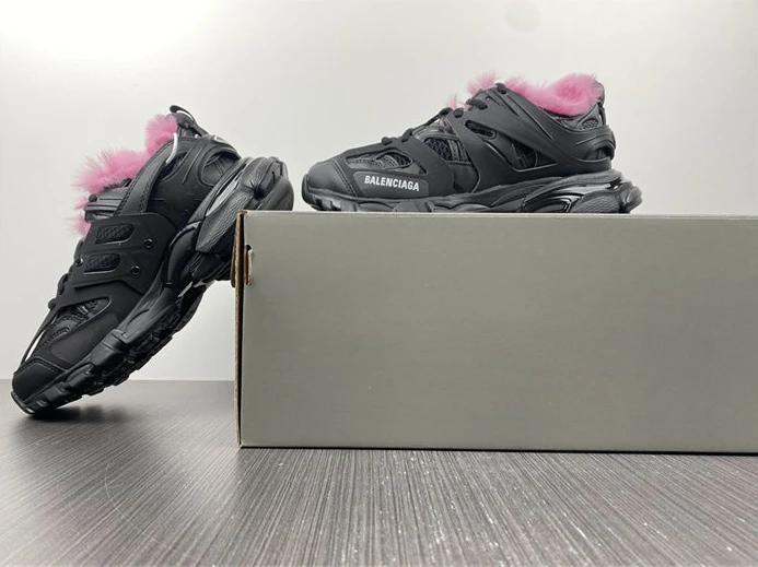 Popular 5750 BLCG Track Fake Fur Black Pink  668555 W3CQ6 3443
