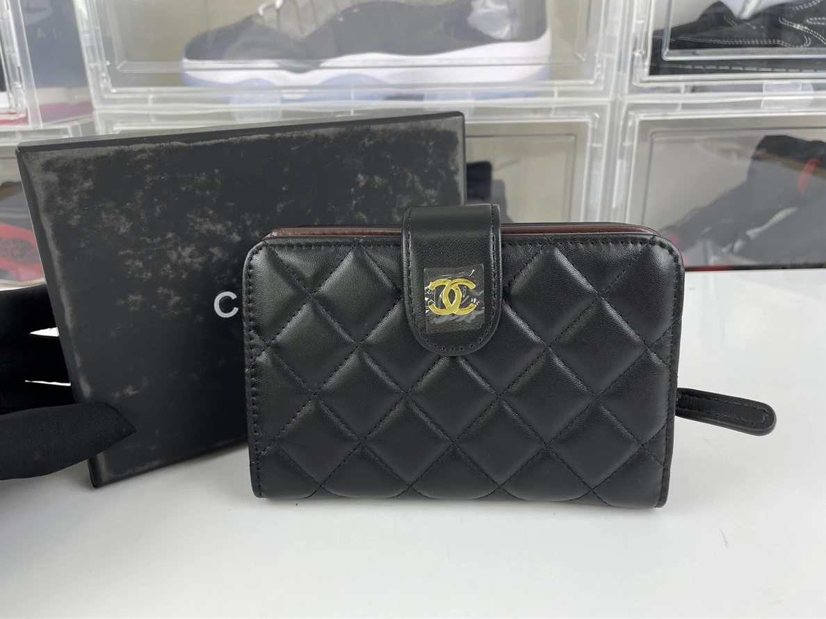Popular CHANEL Black wallet card holder (15 cm) 232