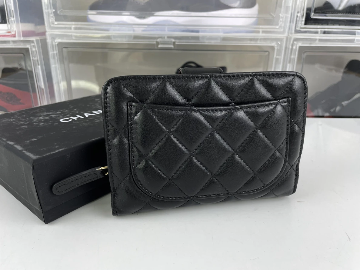 Popular CHANEL Black wallet card holder (15 cm) 232