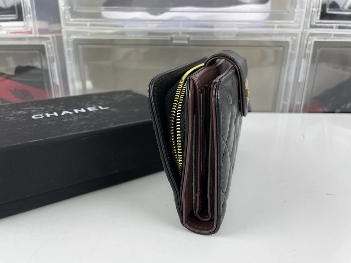 Popular CHANEL Black wallet card holder (15 cm) 232