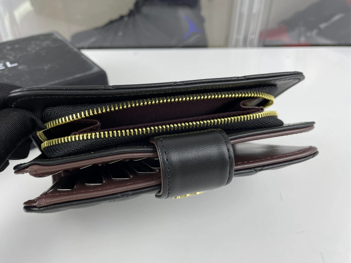 Popular CHANEL Black wallet card holder (15 cm) 232