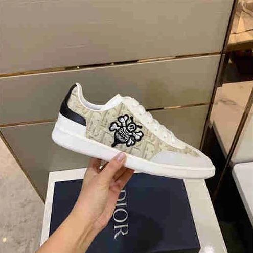 Popular DR Sneaker 1637