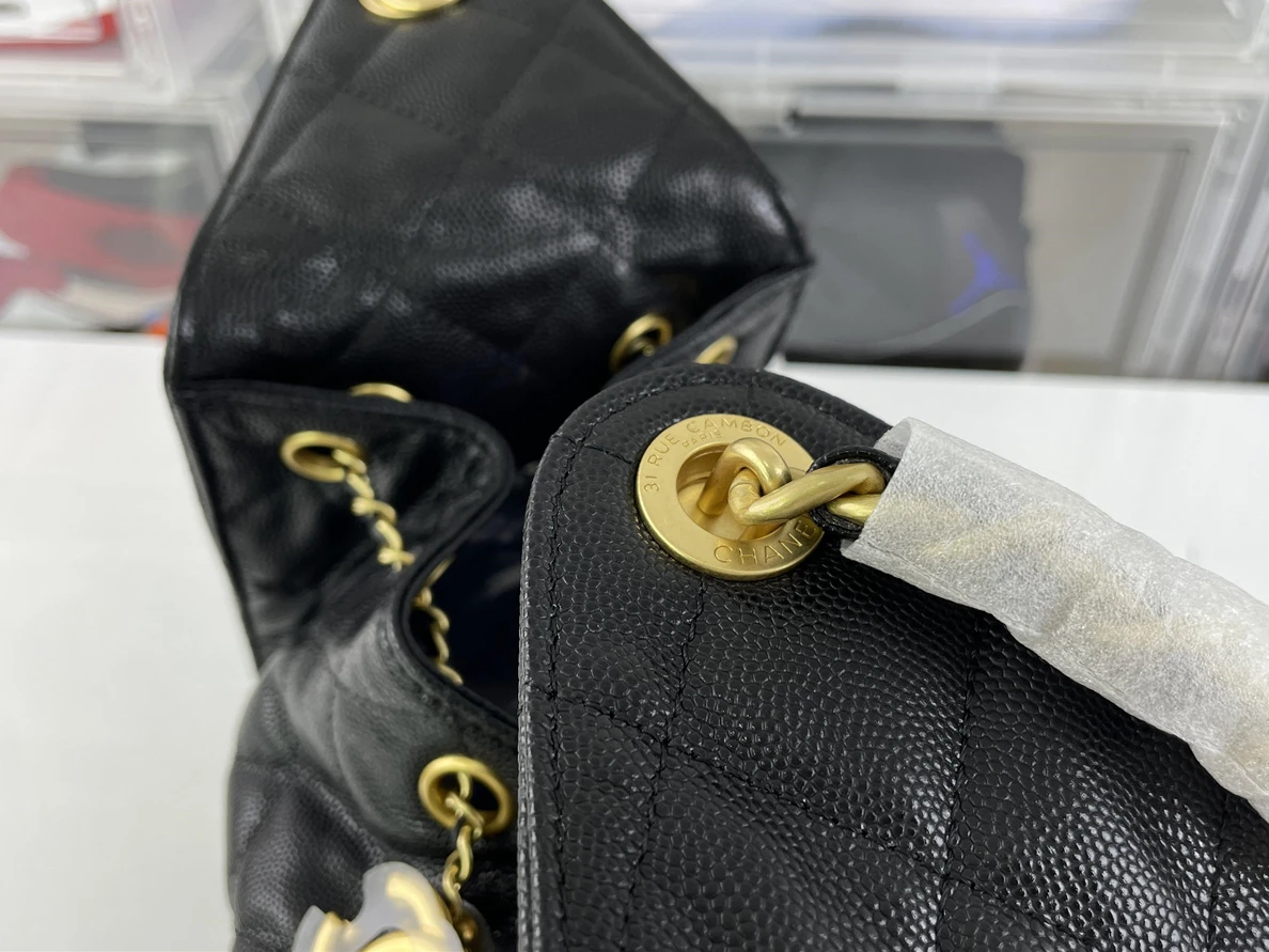 SmartChoice 1091 Chanel Black Hobo bag ( 30 x 26 x 14 cm) 226