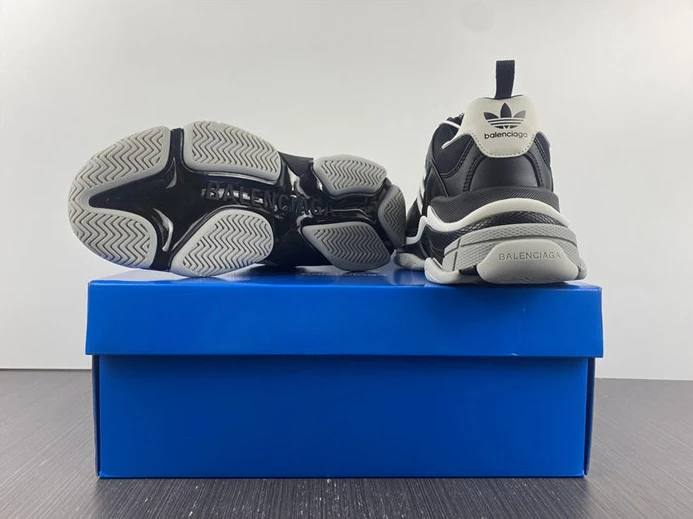 SmartChoice 9247 BLCG TRIPLE S SNEAKER 710021 W3RN3 3391
