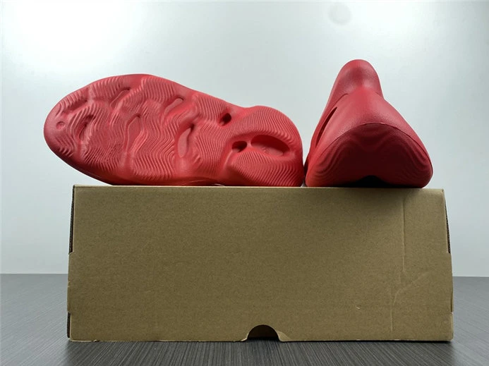 SmartChoice 9903 ADIDAS YEEZY Foam RNNR Vermillion CW 2872