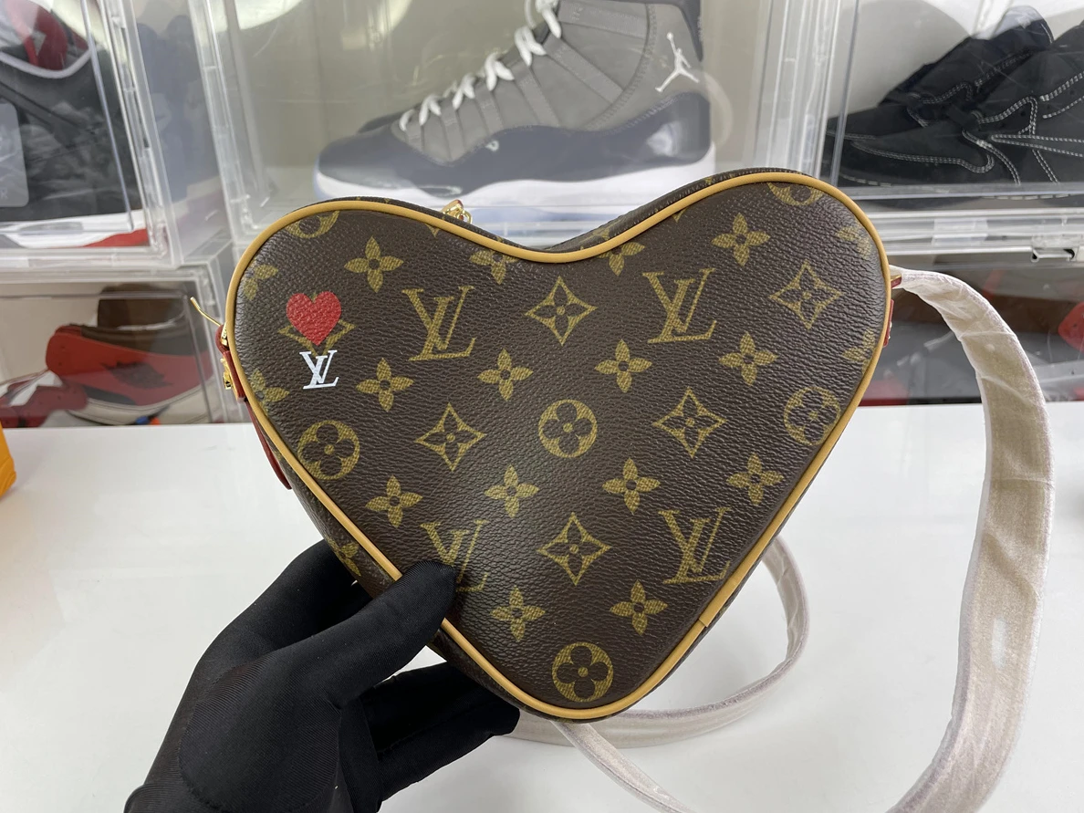 SmartChoice LV Heart bag nicolas ghesquiere 181