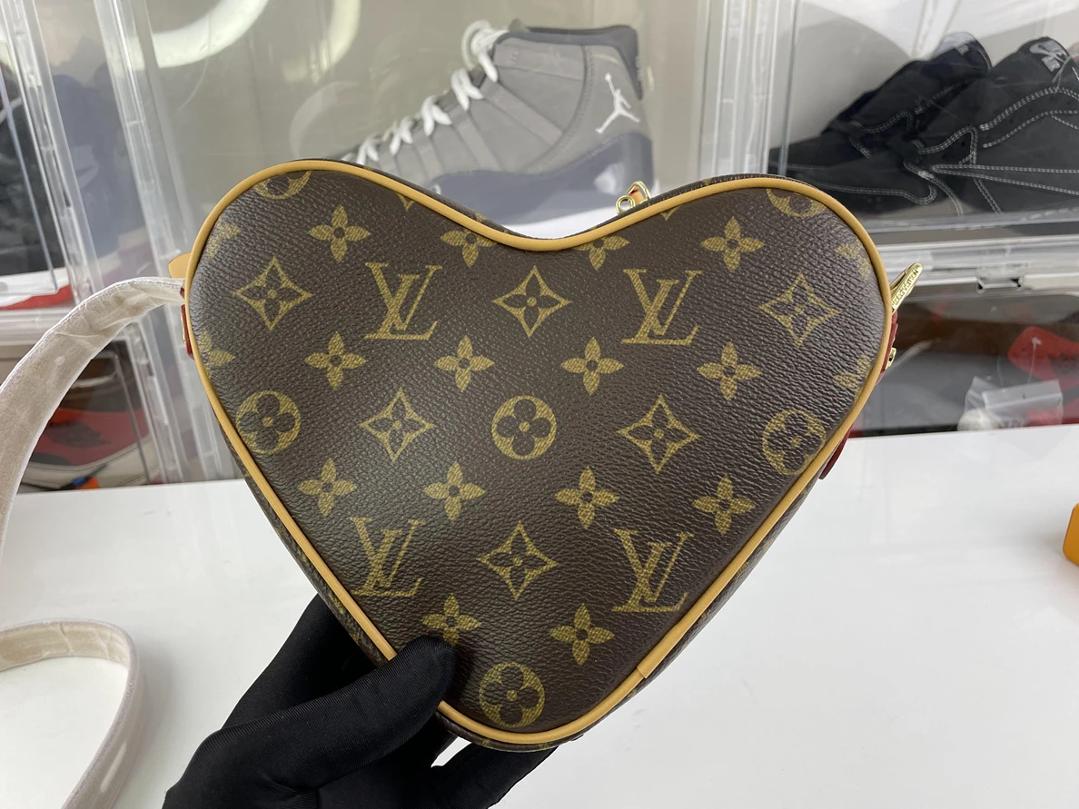SmartChoice LV Heart bag nicolas ghesquiere 181
