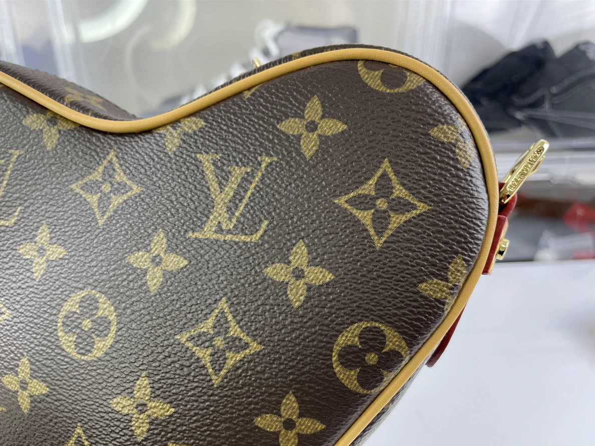 SmartChoice LV Heart bag nicolas ghesquiere 181