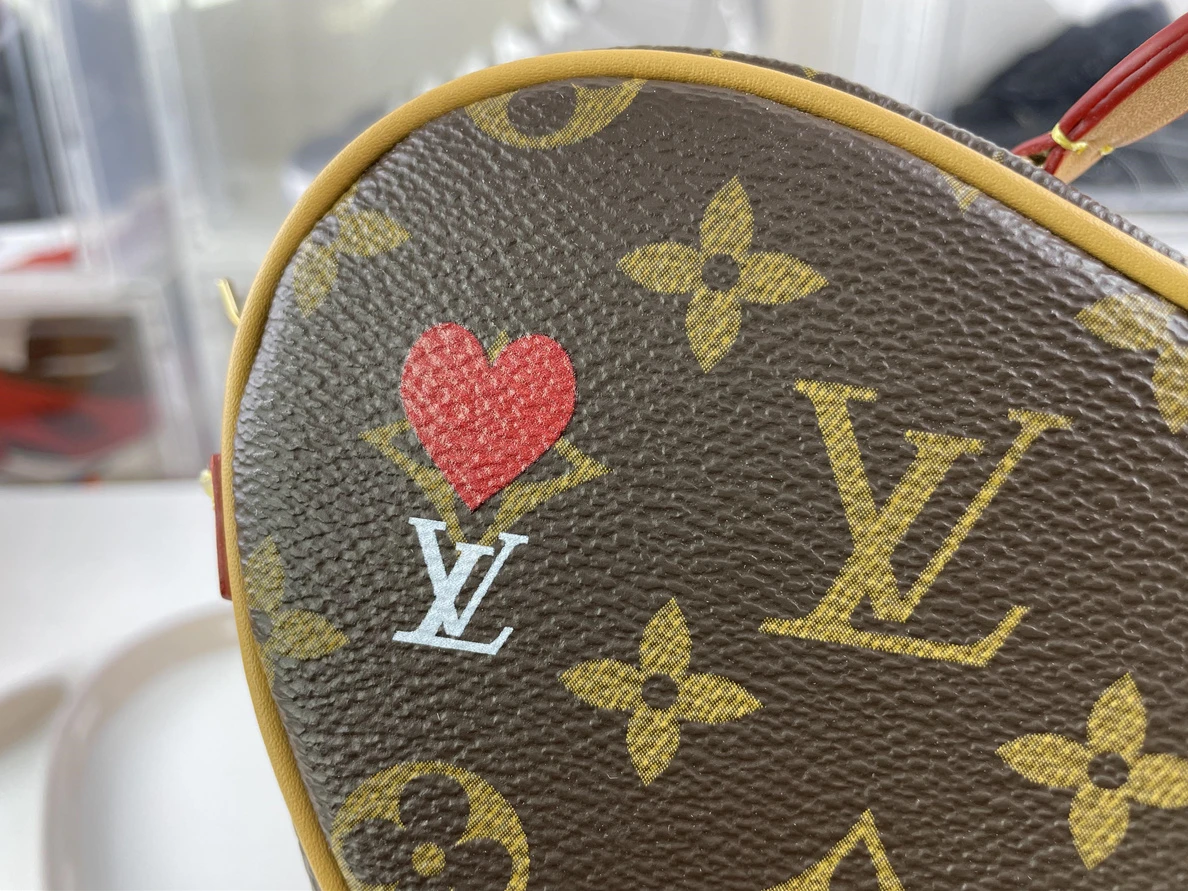 SmartChoice LV Heart bag nicolas ghesquiere 181
