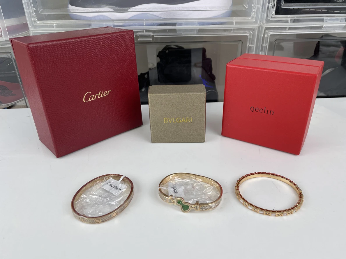 SmartChoice Luxury Bracelets for ladies ( we get thunsands styles) 38