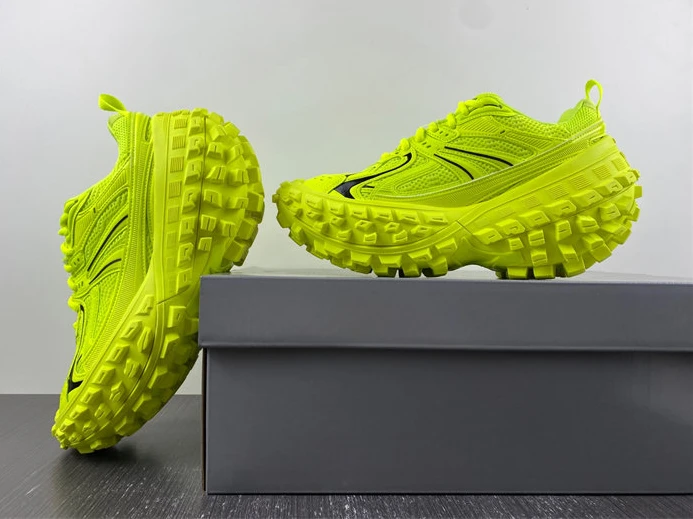 SportInspired 6362 Balenciaga Defender 685611W2RAB 3425