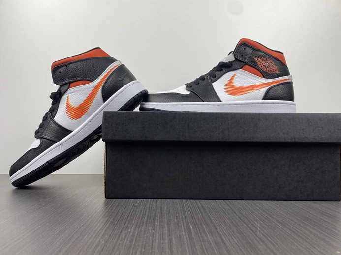 SportInspired Jordan1 Mid Zig Zag DN4929-100 452