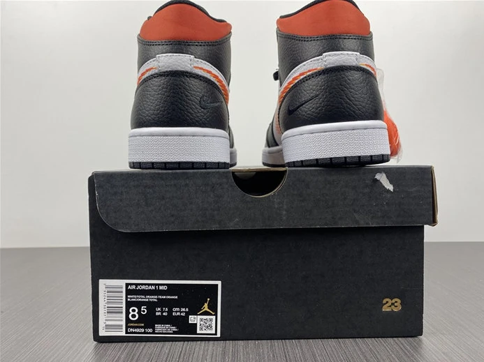 SportInspired Jordan1 Mid Zig Zag DN4929-100 452