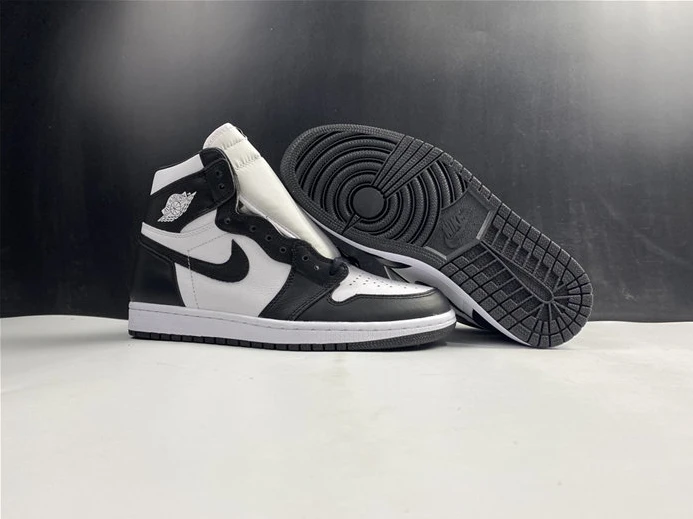 StreetReady Jordan1 Retro Black White 555088-010 551